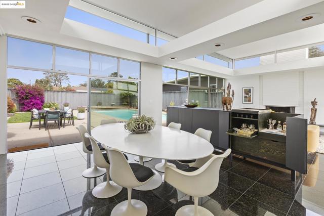 7145 View Ave, El Cerrito CA: https://media.crmls.org/mediaz/4f4e92e7-1ba4-49ba-9030-1b95b54daf2d.jpg