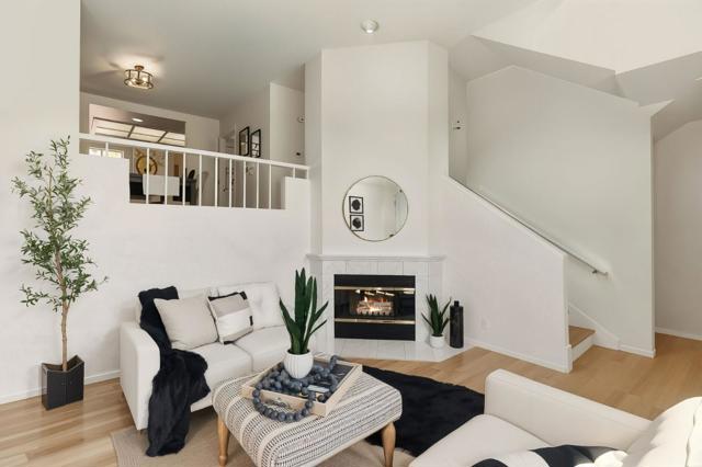 830 Portwalk Place, Redwood City CA: https://media.crmls.org/mediaz/4f4fb4d9-5b51-496b-a835-de62f8b3dd85.jpg