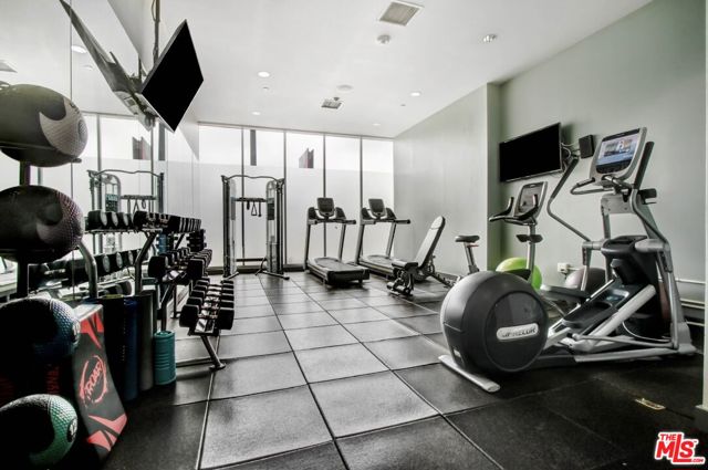 1168 S Barrington Avenue, Los Angeles CA: https://media.crmls.org/mediaz/4f4fda33-09d1-4336-9ed4-2df034b5d018.jpg