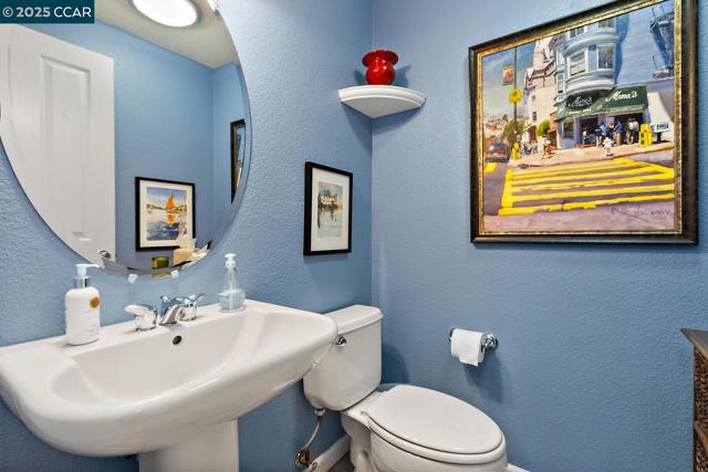 26 Warhol Way, Pleasant Hill CA: https://media.crmls.org/mediaz/4f503e70-d71c-488d-b7a6-3771a8266a18.jpg