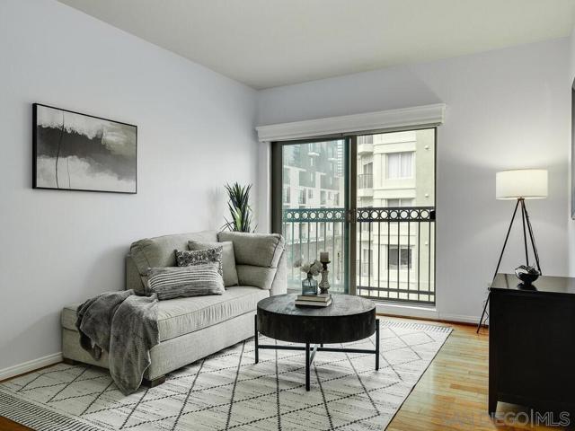 450 J St, San Diego CA: https://media.crmls.org/mediaz/4f508d98-f5b4-48e1-8ae9-ae4ad508f3e0.jpg
