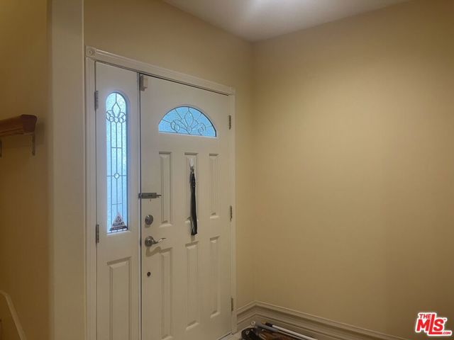 2223 Montrose Avenue, Montrose CA: https://media.crmls.org/mediaz/4f50e141-033a-4b8d-ba97-86952f7c6963.jpg