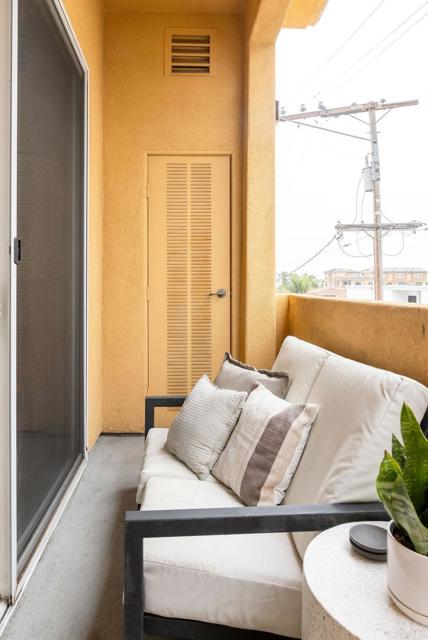 4080 Front St, Mission Hills (San Diego) CA: https://media.crmls.org/mediaz/4f50e3c4-9a34-439b-b7e6-e4d34d58eda3.jpg