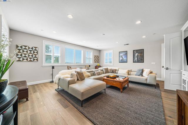 2135 Terra Bella Ct, Livermore CA: https://media.crmls.org/mediaz/4f50eb5b-ac88-4f17-8d4e-d32e20af1cf3.jpg