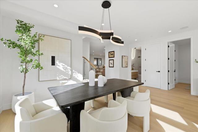 852 La Para Avenue, Palo Alto CA: https://media.crmls.org/mediaz/4f516ac1-f7cb-4e87-984d-f2f561e6f62b.jpg