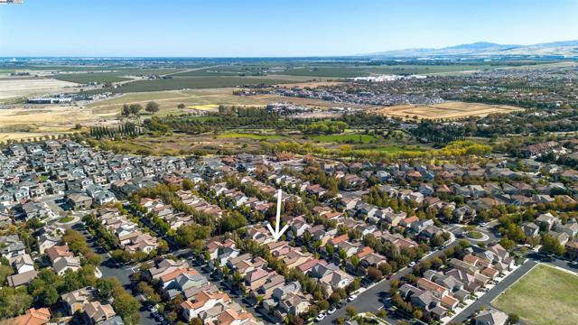 215 W Santa Cruz Way, Mountain House CA: https://media.crmls.org/mediaz/4f517111-e4cd-4a07-8010-0f21db2863ed.jpg