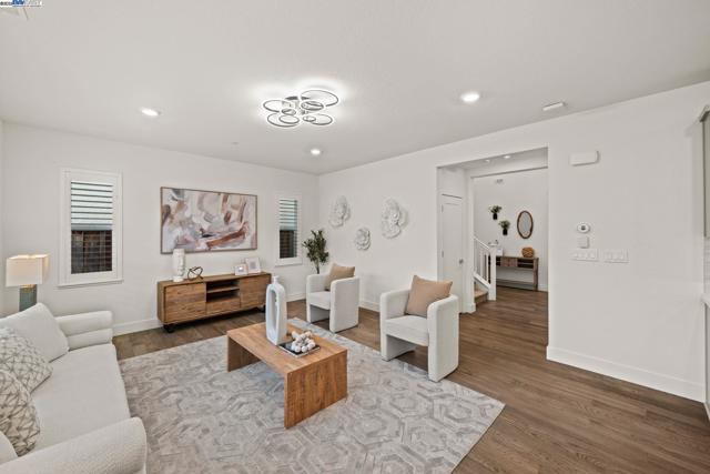 318 Paradiso Ct, San Ramon CA: https://media.crmls.org/mediaz/4f5171e0-5c00-4063-ae26-cf189dab87a3.jpg