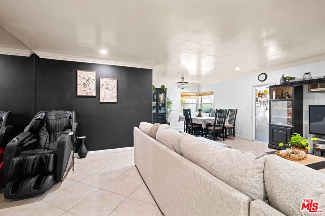 9253 Hayvenhurst Avenue, North Hills CA: https://media.crmls.org/mediaz/4f51adbc-2867-48f8-b8dd-2c141895f131.jpg