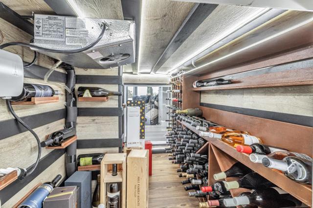 11550 Skyline Boulevard, Oakland CA: https://media.crmls.org/mediaz/4f51c574-2dd8-4525-855b-65bc81461de8.jpg