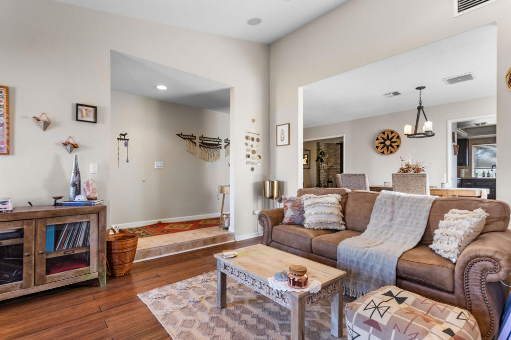 MLS #219138581DA image #2