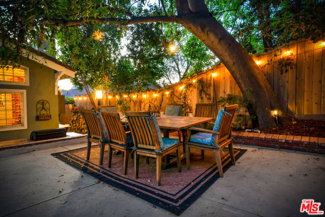 5252 Vanalden Avenue, Tarzana CA: https://media.crmls.org/mediaz/4f52865b-6162-46c0-a257-551535e3236b.jpg