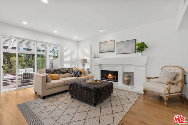 4370 Park Monte Nord, Calabasas CA: https://media.crmls.org/mediaz/4f52c332-9b4a-418d-9871-e490077ce274.jpg