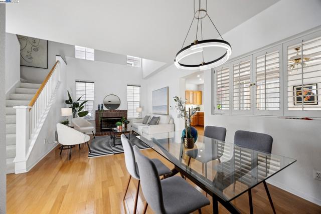 15 Mcdonnel Rd, Alameda CA: https://media.crmls.org/mediaz/4f52e97b-5c68-488d-94e1-16228e652ab4.jpg