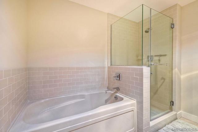 700 W Harbor Dr, San Diego CA: https://media.crmls.org/mediaz/4f532304-8e50-4c76-910a-f4cd2b76c6e7.jpg