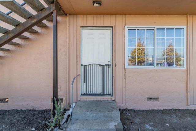 748 Clara Street, Oakland CA: https://media.crmls.org/mediaz/4f538b3a-6ca7-4e0f-ac5d-165e6c7cd1f6.jpg