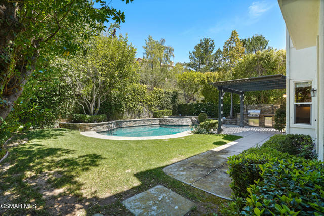 6077 Mandeville Place, Oak Park CA: https://media.crmls.org/mediaz/4f53deb4-1002-4ebd-b12d-ff18aa964b73.jpg