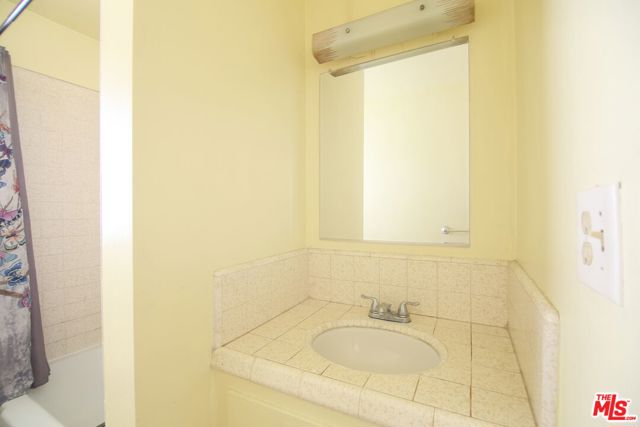 1028 N Hayworth Avenue, West Hollywood CA: https://media.crmls.org/mediaz/4f548256-6f08-4dab-aaa5-9a28aacd4ef7.jpg