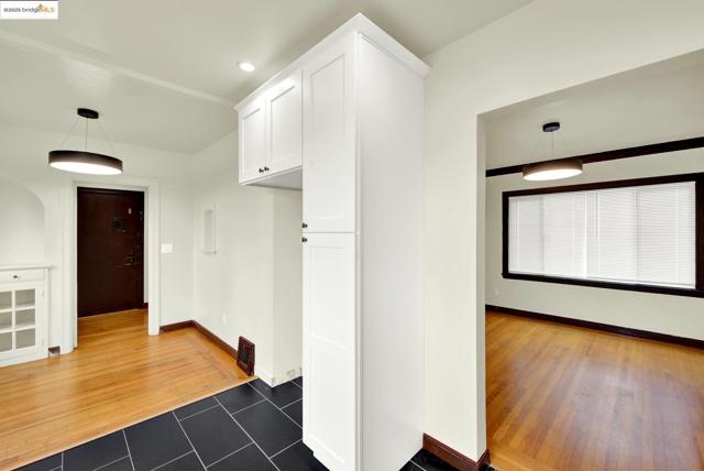 971 34Th St, Richmond CA: https://media.crmls.org/mediaz/4f549bda-a808-4781-ac9c-0909c4d81971.jpg