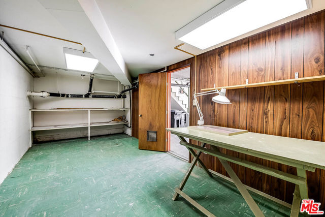 4331 W Sarah Street, Burbank CA: https://media.crmls.org/mediaz/4f54e334-83cb-42db-8c42-79725cc73559.jpg