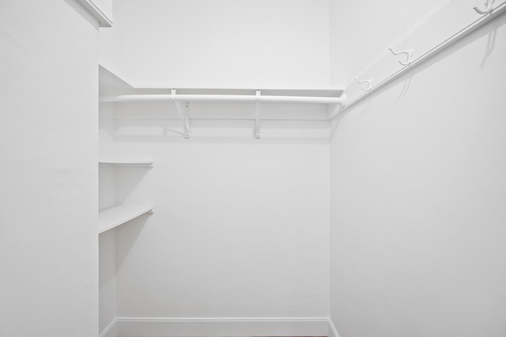 https://media.crmls.org/mediaz/4f55322d-f1e5-45ab-9c65-dd7ffe93d271.jpg?preset=X-Large