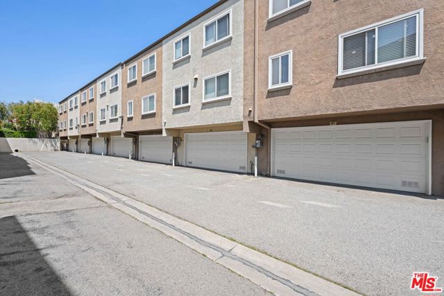 21901 Lassen Street, Chatsworth CA: https://media.crmls.org/mediaz/4f553899-a89a-4f39-b5df-b0ef0b666173.jpg