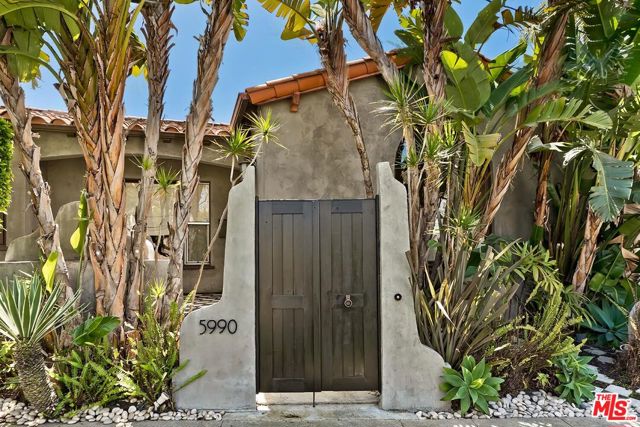 5990 Saturn Street, Los Angeles CA: https://media.crmls.org/mediaz/4f55dd2b-5886-4675-a1ad-7fb180894dc3.jpg