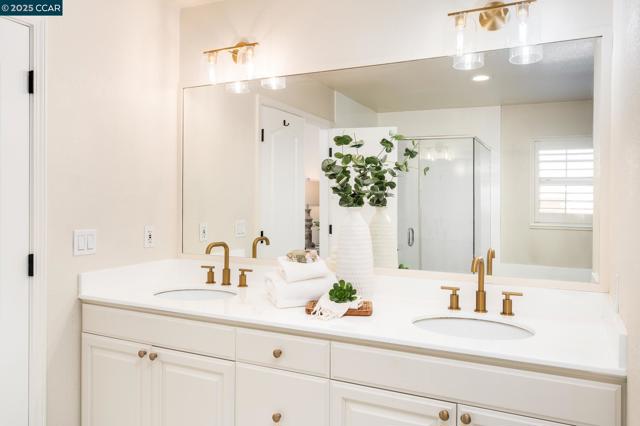 46 Saint Mark Ct, Danville CA: https://media.crmls.org/mediaz/4f55ea9d-3e34-4c5f-aaf5-be04fd97150c.jpg