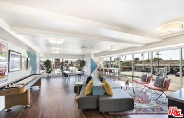 521 W Colorado Street, Glendale CA: https://media.crmls.org/mediaz/4f561ea0-a3fd-4764-a542-3b5132f08ef1.jpg