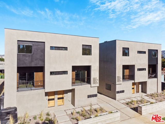 10827 Hartsook Street, North Hollywood CA: https://media.crmls.org/mediaz/4f562dc2-b4b4-4b40-9ea1-def711e3bfb0.jpg