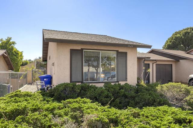 1523 Temple Heights Drive, Oceanside CA: https://media.crmls.org/mediaz/4f56326e-061d-47e7-b19c-2ef453b6d163.jpg