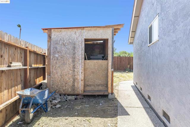 2158 Ackerman Dr, Pittsburg CA: https://media.crmls.org/mediaz/4f563eb2-8a24-4466-9899-7f59ab847df7.jpg