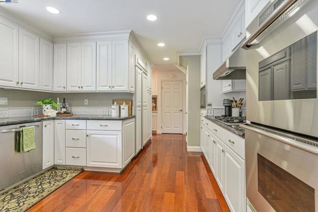 736 Tunbridge Rd, Danville CA: https://media.crmls.org/mediaz/4f5686be-0e23-41bb-8099-208b4653eb8b.jpg