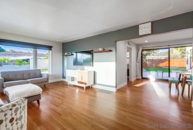 4471 Rolando Blvd, San Diego CA: https://media.crmls.org/mediaz/4f571763-72a1-40ef-8a73-84b4531d1fe0.jpg