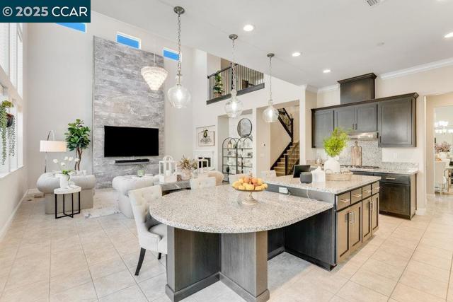 363 Fletcher Lane, Brentwood CA: https://media.crmls.org/mediaz/4f577abc-5236-4a65-bab0-5ab4fa390280.jpg