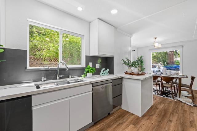 766 Nash Avenue, Menlo Park CA: https://media.crmls.org/mediaz/4f58b13a-f56d-4e2a-a97b-79c812184755.jpg