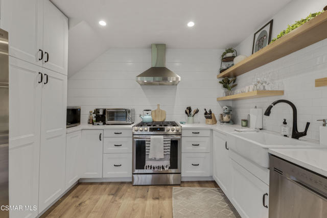 5757 Lake Lindero Drive, Agoura Hills CA: https://media.crmls.org/mediaz/4f58f0b6-4bee-4f03-b585-166c2b2b3d99.jpg