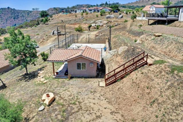 36485 Carney Road, Valley Center CA: https://media.crmls.org/mediaz/4f58ffee-5e74-4372-acbd-fe04c3d0425f.jpg