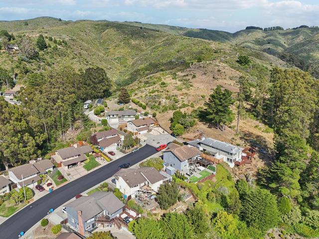908 Park Pacifica Avenue, Pacifica CA: https://media.crmls.org/mediaz/4f5969d0-81ce-4b85-9188-3904b226a6cd.jpg