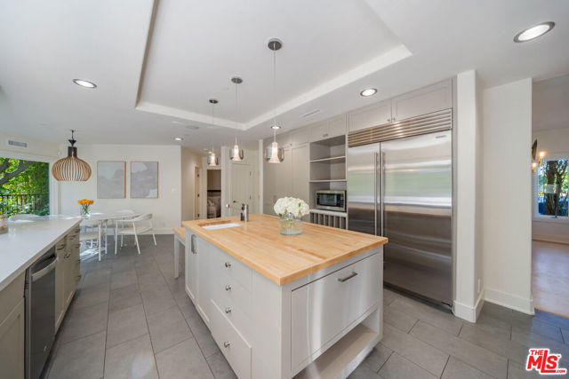 10148 Angelo Circle, Beverly Hills CA: https://media.crmls.org/mediaz/4f59a700-89d8-4616-904b-c4cd0caf1f44.jpg