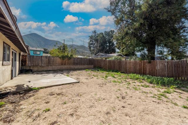 33115 Evergreen St, Lake Elsinore CA: https://media.crmls.org/mediaz/4f59c53c-e2dd-47b8-9fb4-103a15868e16.jpg