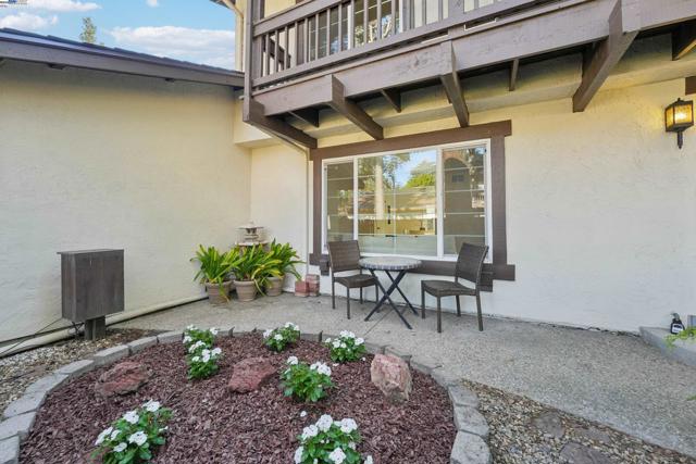 470 Rego Cmn, Fremont CA: https://media.crmls.org/mediaz/4f59c846-a5dd-48b8-9ed7-1c6a6295ecbe.jpg
