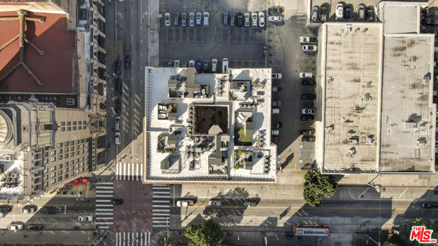253 S Broadway, Los Angeles CA: https://media.crmls.org/mediaz/4f59e27a-7f6f-44c8-a3ae-a4d84a327e5f.jpg