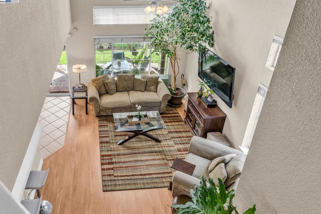 5473 Rainflower Dr, Livermore CA: https://media.crmls.org/mediaz/4f5a2e7d-43f3-4656-8f3d-3b17c1cd13b1.jpg
