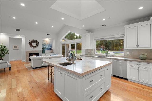 15211 Becky Lane, Monte Sereno CA: https://media.crmls.org/mediaz/4f5a85ec-db80-4147-a269-e68ad894b850.jpg