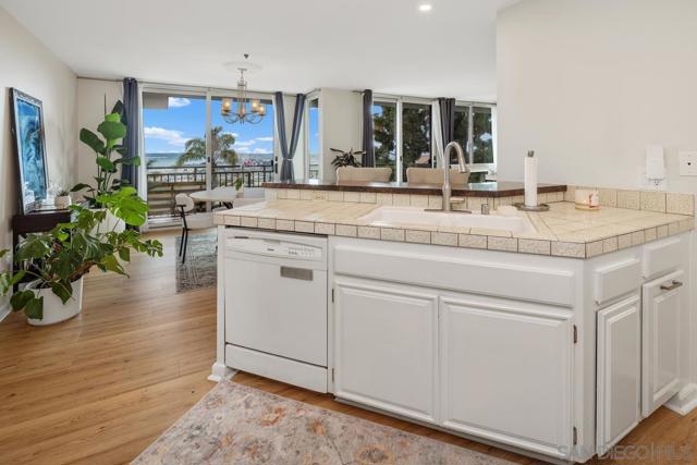 2414 Front St, San Diego CA: https://media.crmls.org/mediaz/4f5b1f65-d2c4-499e-b1fd-c1bae94b6251.jpg