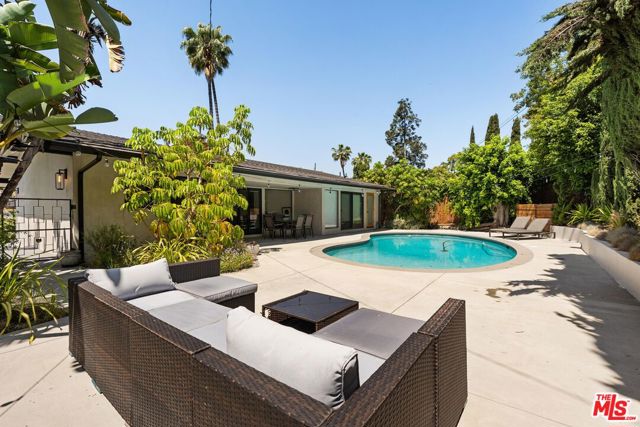 3775 Aloha Street, Los Feliz CA: https://media.crmls.org/mediaz/4f5b73e8-0e9d-4cc6-b0ee-a11873b77906.jpg
