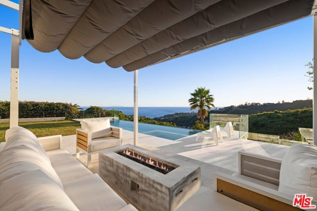 971 Enchanted Way, Pacific Palisades CA: https://media.crmls.org/mediaz/4f5b8252-266f-46a4-b789-e4dc11b197e8.jpg