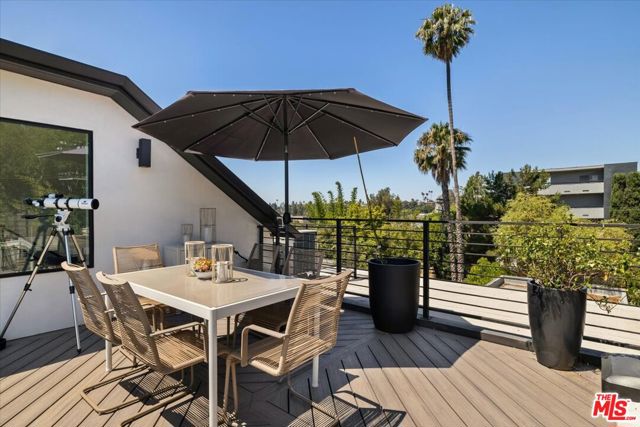 3225 Rowena Avenue, Los Angeles CA: https://media.crmls.org/mediaz/4f5bb494-cff3-4988-a3b1-ed882ae68d4e.jpg