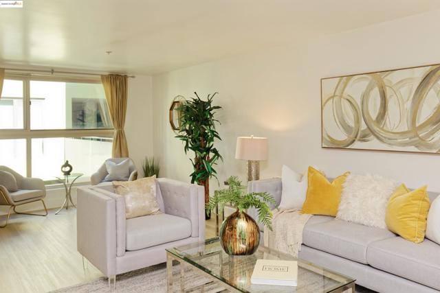 1201 Pine St, Oakland CA: https://media.crmls.org/mediaz/4f5bf84f-5593-4143-96de-30958551ed38.jpg