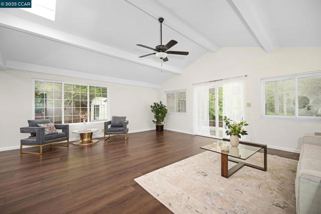 2326 Estrella Ct, Pinole CA: https://media.crmls.org/mediaz/4f5c18bd-54be-46ad-9972-2e43891b05df.jpg